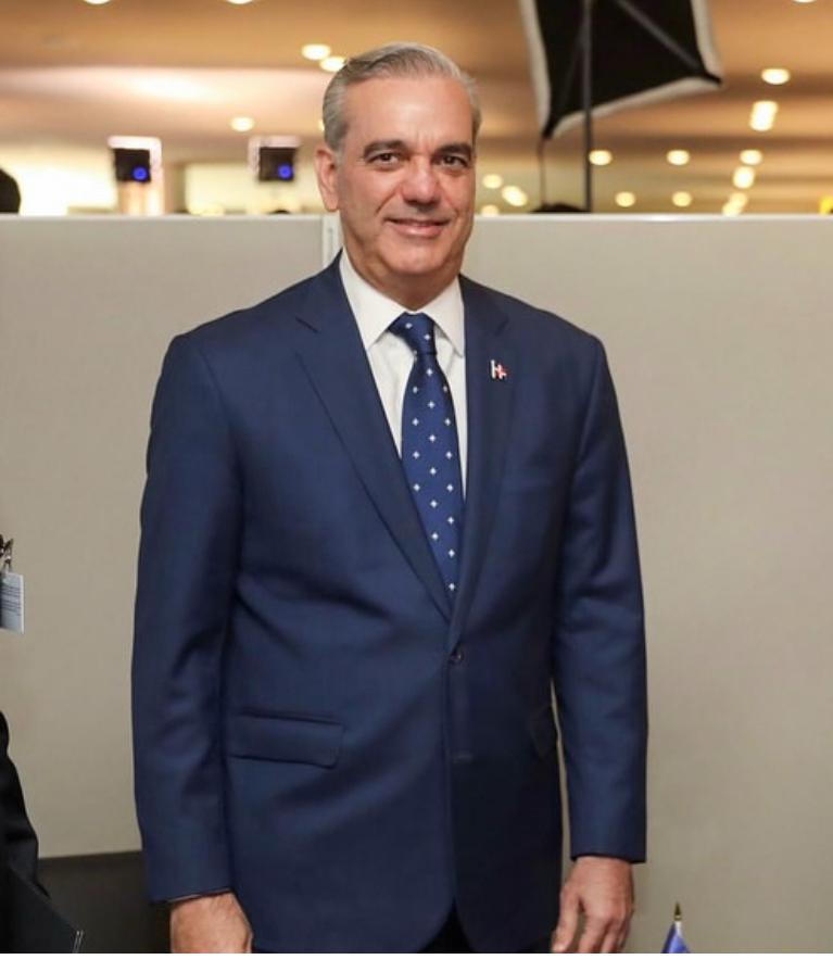 Presidente Abinader sale a México para cumplir compromisos familiares Presidente Abinader sale a México para cumplir compromisos familiares