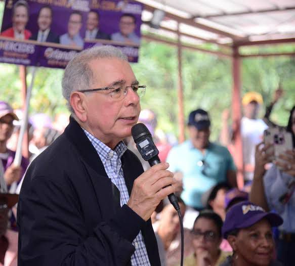 Danilo cuestiona al Gobierno por aumento de la deuda y desmiente versión de Abinader Danilo cuestiona al Gobierno por aumento de la deuda y desmiente versión de Abinader