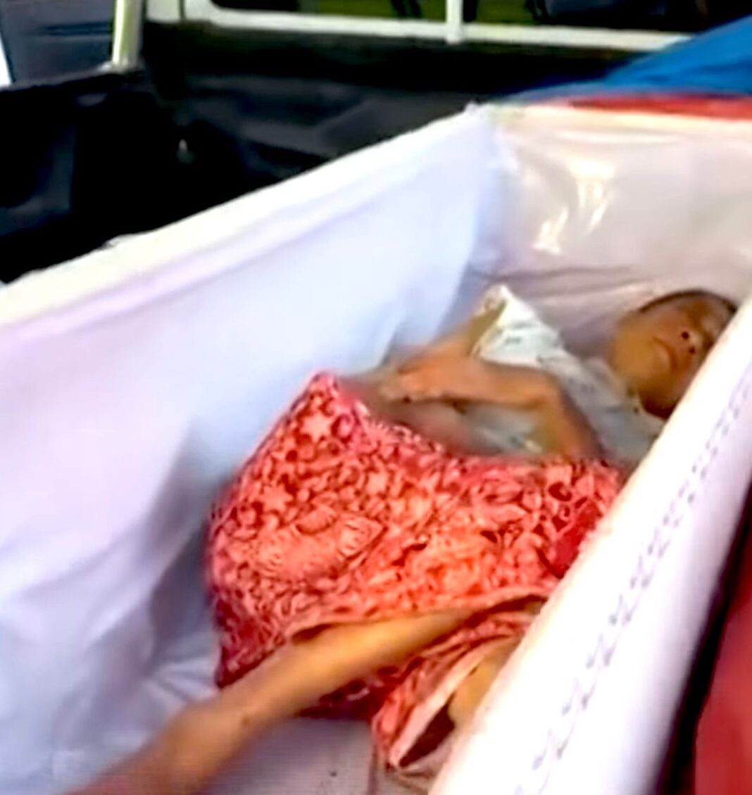 Mujer declarada muerta despierta en su ataúd minutos antes de ser cremada en Tailandia Mujer declarada muerta despierta en su ataúd minutos antes de ser cremada en Tailandia