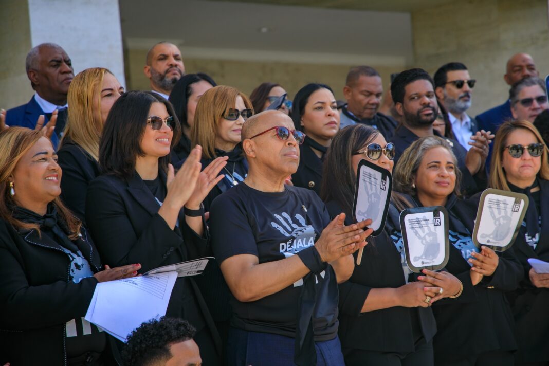 Congreso Nacional presenta avances de la Reforma Integral “Déjala Ir” en el Día Internacional de la No Violencia contra la Mujer Congreso Nacional presenta avances de la Reforma Integral “Déjala Ir” en el Día Internacional de la No Violencia contra la Mujer