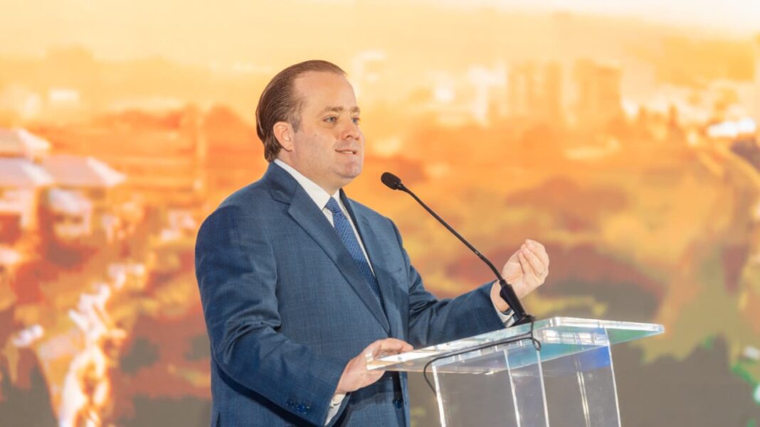 Ministro Paliza encabeza foro “El Futuro de Santiago”; anuncia licitación Autopista del Ambar Ministro Paliza encabeza foro “El Futuro de Santiago”; anuncia licitación Autopista del Ambar