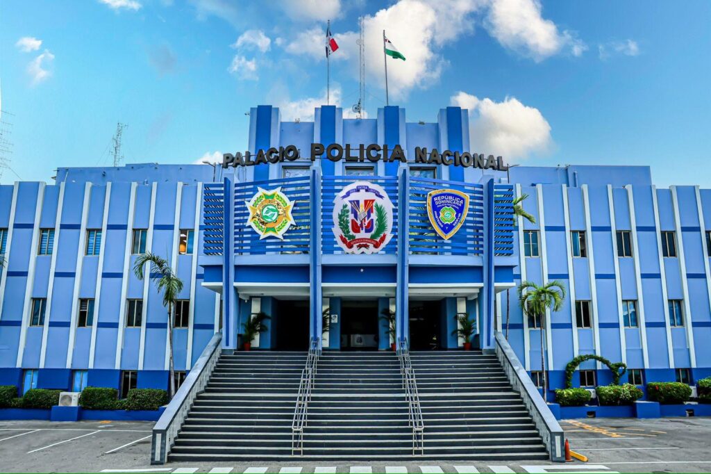 PN y MP buscan a hombre acusado de matar a una mujer y su hija PN y MP buscan a hombre acusado de matar a una mujer y su hija