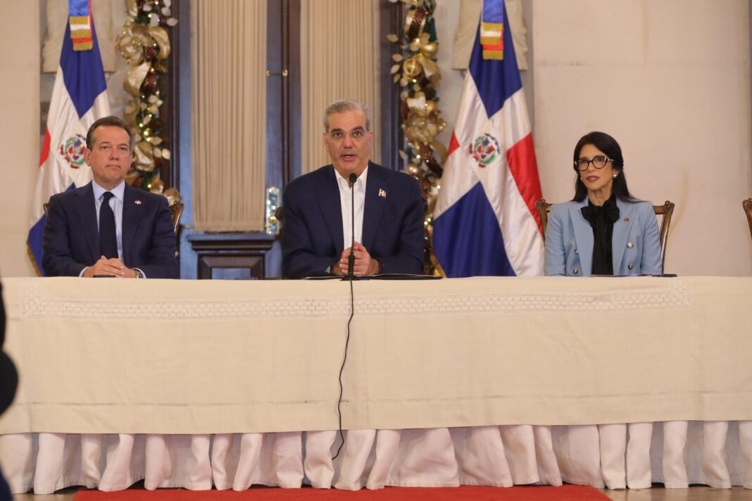 Presidente Abinader celebra cifra récord de 200,134 empleos directos en zonas francas Presidente Abinader celebra cifra récord de 200,134 empleos directos en zonas francas