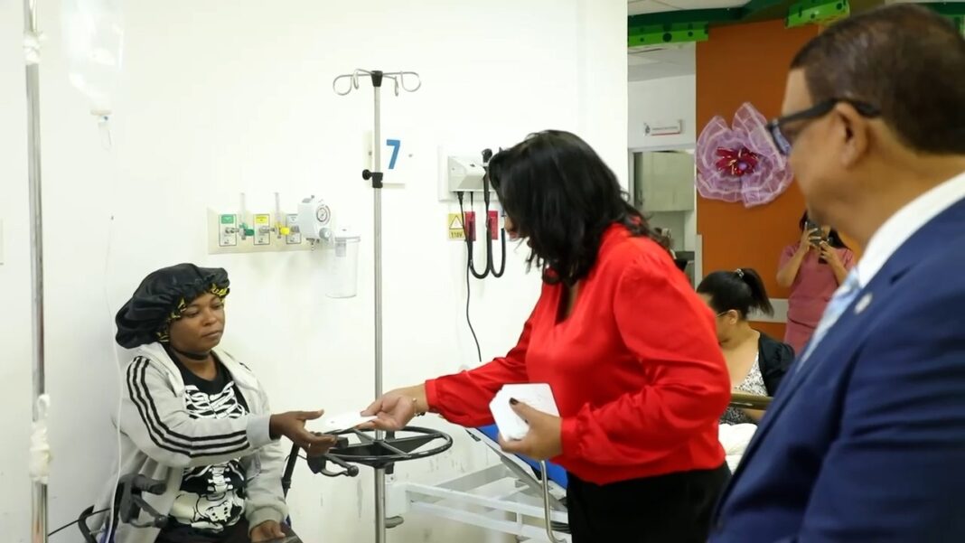 Gobierno entrega bono navideño a hospitales y otras instituciones de salud y discapacidad Gobierno entrega bono navideño a hospitales y otras instituciones de salud y discapacidad