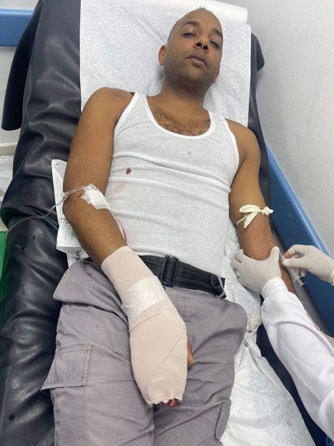 Agente policial integraba patrulla resulta herido tras responder agresión a tiros de reconocido delincuente en San Francisco de Macorís Agente policial integraba patrulla resulta herido tras responder agresión a tiros de reconocido delincuente en San Francisco de Macorís