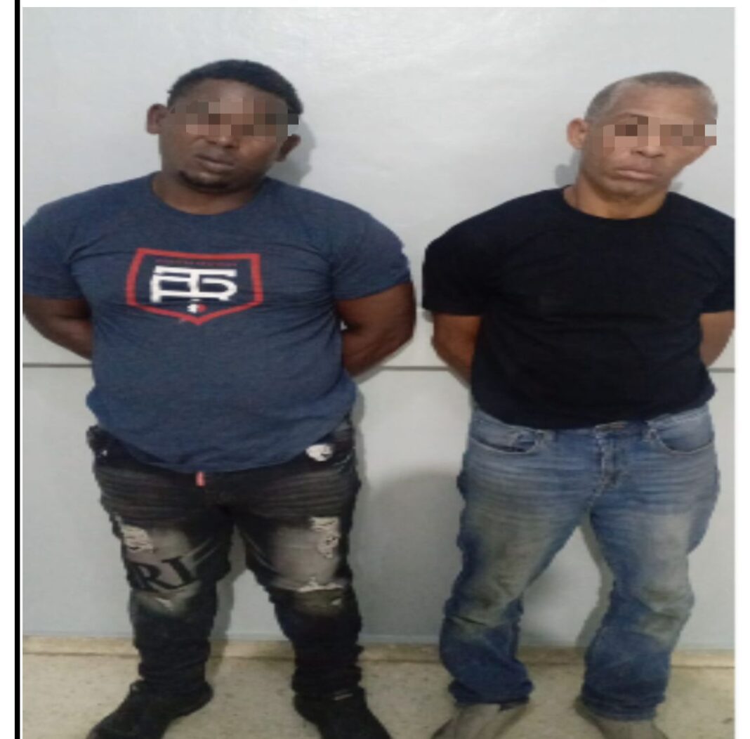 Policía apresa a dos hombres y frustra intento de robo en establecimiento comercial de Villa Mella Policía apresa a dos hombres y frustra intento de robo en establecimiento comercial de Villa Mella