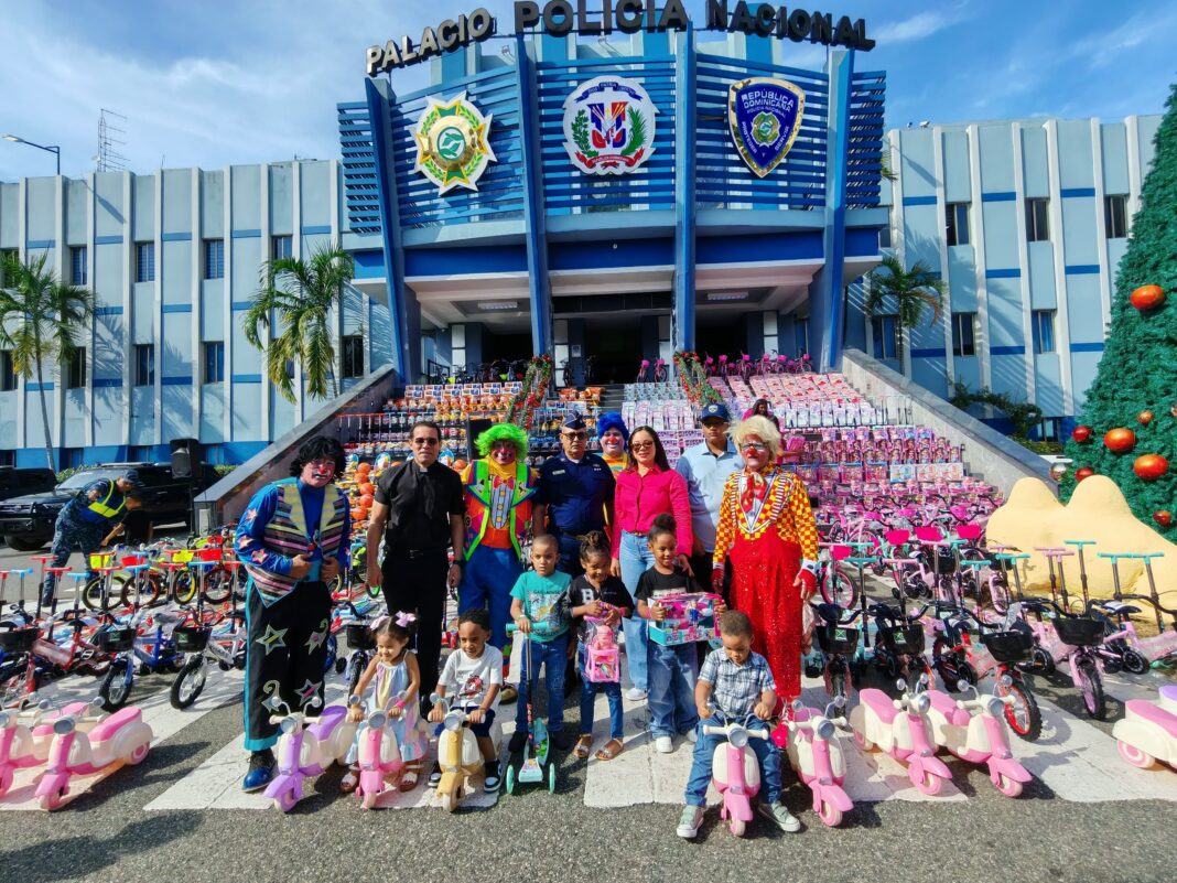 Aseopna celebra por todo lo alto el Día de los Santos Reyes con la tradicional entrega de juguetes a hijos e hijas de los agentes policiales Aseopna celebra por todo lo alto el Día de los Santos Reyes con la tradicional entrega de juguetes a hijos e hijas de los agentes policiales