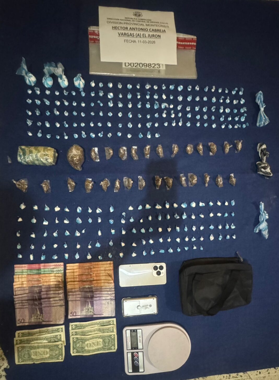 Detienen a «El Júron» y «Chonky» con más 1,400 gramos de distintas drogas en Montecristi Detienen a «El Júron» y «Chonky» con más 1,400 gramos de distintas drogas en Montecristi