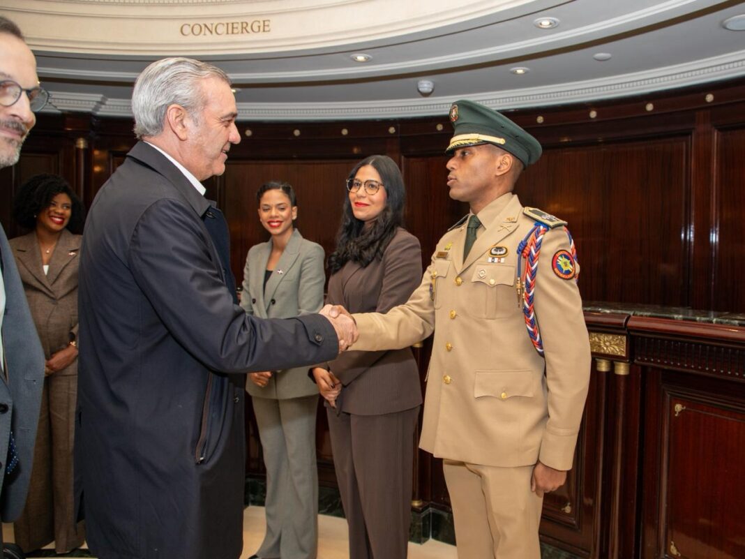 Luis Abinader llega a París donde se reunirá con Emmanuel Macron y participará en Foro Global Anticorrupción e Integridad Luis Abinader llega a París donde se reunirá con Emmanuel Macron y participará en Foro Global Anticorrupción e Integridad