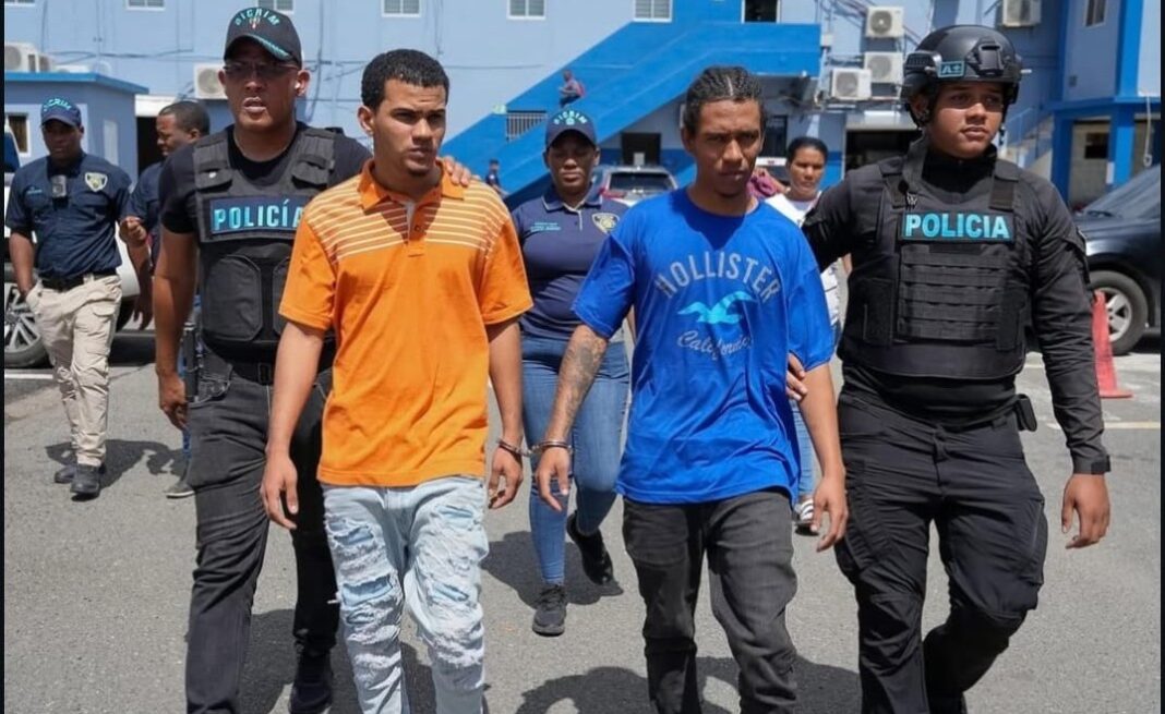 «Nota Alta» y «El Montro» se entregan a la PN vinculados muerte mayor policíal «Nota Alta» y «El Montro» se entregan a la PN vinculados muerte mayor policíal