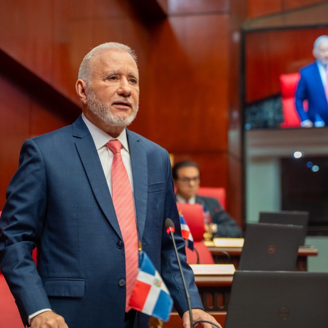 Antonio Taveras renuncia del PRM y se declara senador independiente Antonio Taveras renuncia del PRM y se declara senador independiente