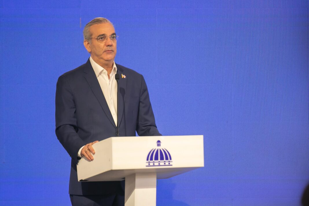 Gobierno presenta nuevo sistema de Permiso de Salida de Menor 100% digital Gobierno presenta nuevo sistema de Permiso de Salida de Menor 100% digital