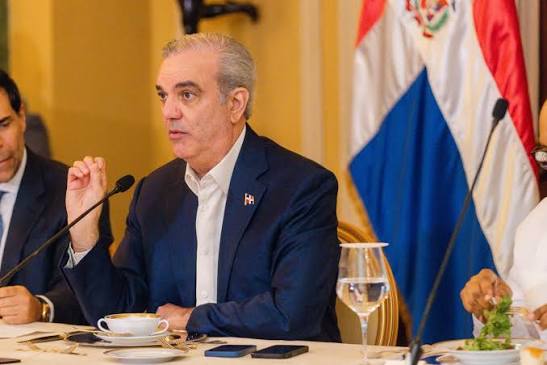 Presidente Abinader destina más de RD$ 5.3 millones de su salario de 2025 a fundaciones y proyectos sociales Presidente Abinader destina más de RD$ 5.3 millones de su salario de 2025 a fundaciones y proyectos sociales