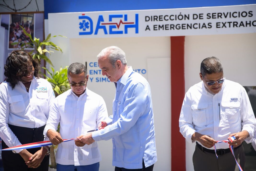 Presidente Abinader deja inaugurado Centro de Entrenamiento y Simulación de la DAEH Presidente Abinader deja inaugurado Centro de Entrenamiento y Simulación de la DAEH