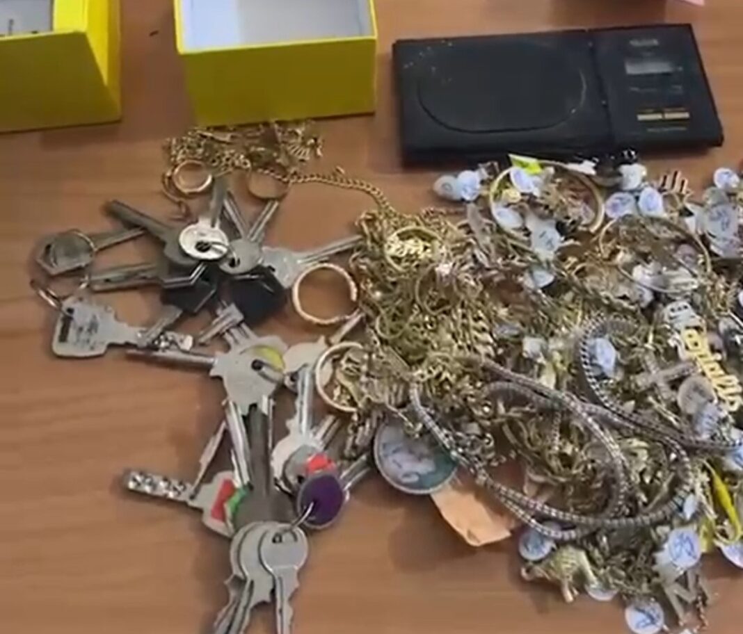 Policía recupera prendas y dinero robados de joyería en Capotillo; un apresado Policía recupera prendas y dinero robados de joyería en Capotillo; un apresado