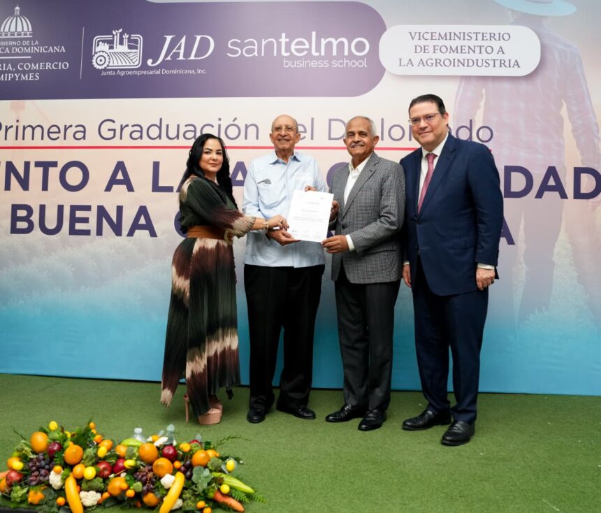 MICM y JAD forman a líderes agroindustriales para fortalecer al sector MICM y JAD forman a líderes agroindustriales para fortalecer al sector