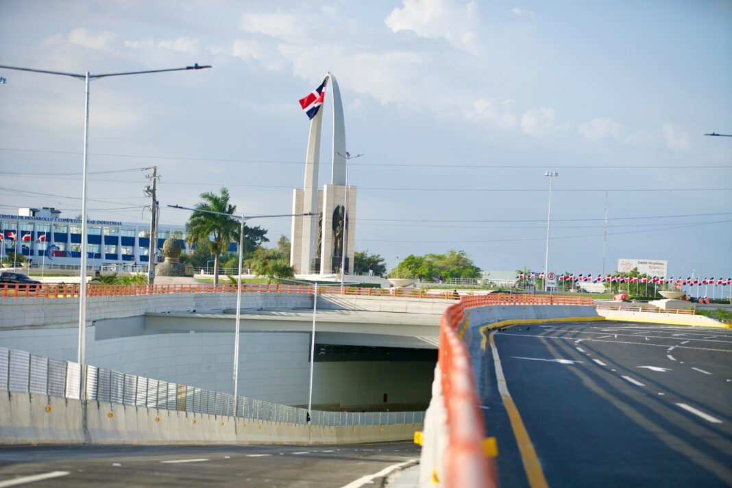 Presidente Abinader inaugura el túnel de la Plaza de la Bandera Presidente Abinader inaugura el túnel de la Plaza de la Bandera
