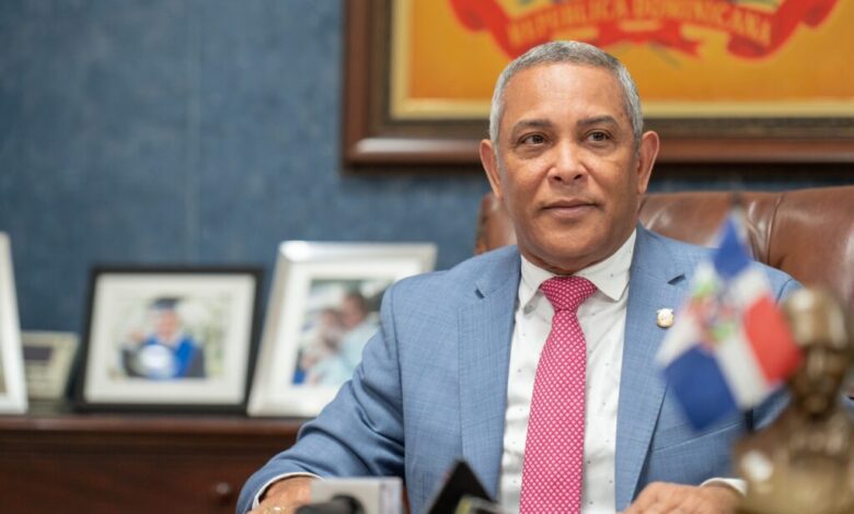 Senador Franklin Romero felicita a los Gigantes de San Francisco por conquistar el campeonato de la LNB Senador Franklin Romero felicita a los Gigantes de San Francisco por conquistar el campeonato de la LNB