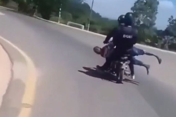 Migración investiga a agentes por traslado de haitiano en motocicleta en San Juan Migración investiga a agentes por traslado de haitiano en motocicleta en San Juan