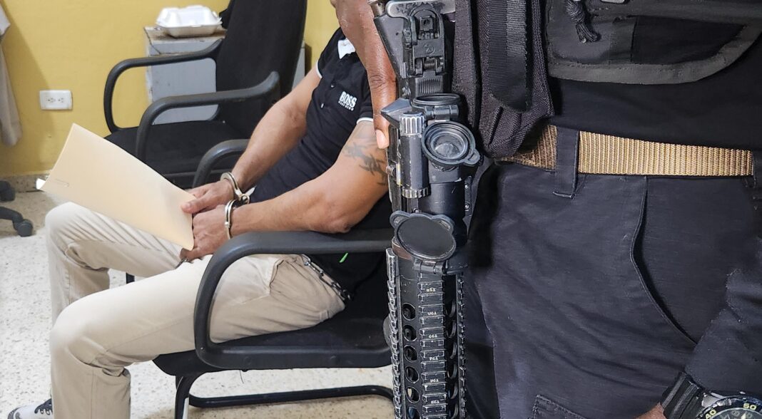 RD extradita a EE.UU. a alias «El Jamaquen» acusado de varios cargos de narcotráfico y conspiración RD extradita a EE.UU. a alias «El Jamaquen» acusado de varios cargos de narcotráfico y conspiración