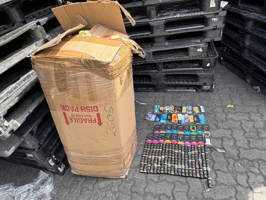 Incautan 100 vapers llenos de un líquido presuntamente marihuana Incautan 100 vapers llenos de un líquido presuntamente marihuana