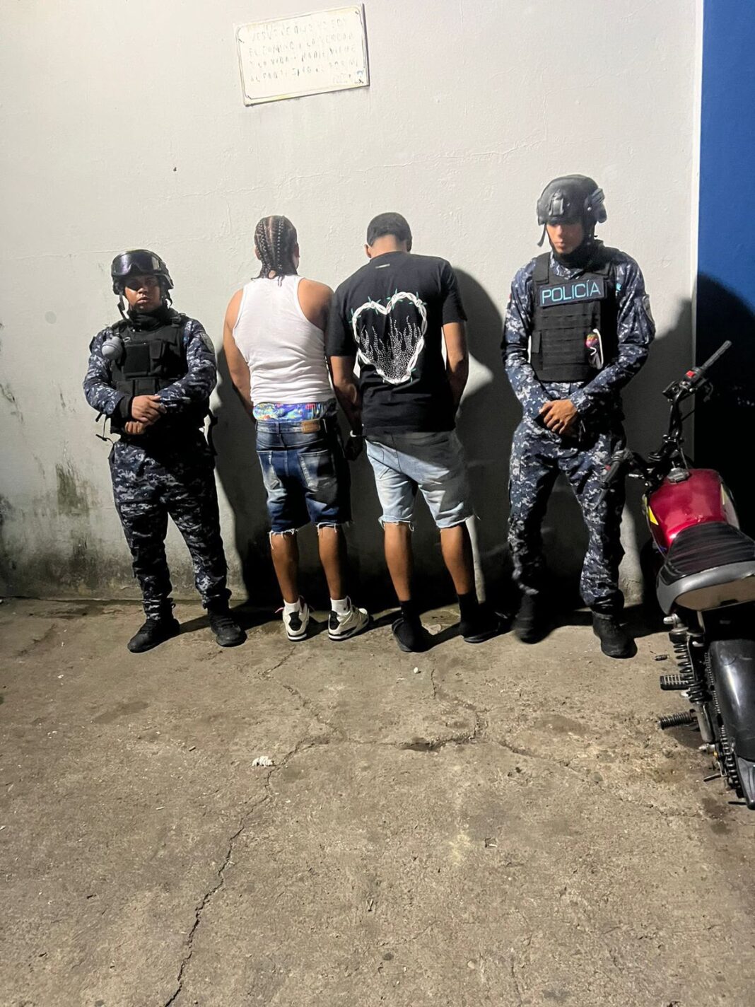 En últimas 72 horas PN detiene 33 personas, ejecuta 13 órdenes de arresto y recupera cuatro vehículos y motocicletas en SDN En últimas 72 horas PN detiene 33 personas, ejecuta 13 órdenes de arresto y recupera cuatro vehículos y motocicletas en SDN
