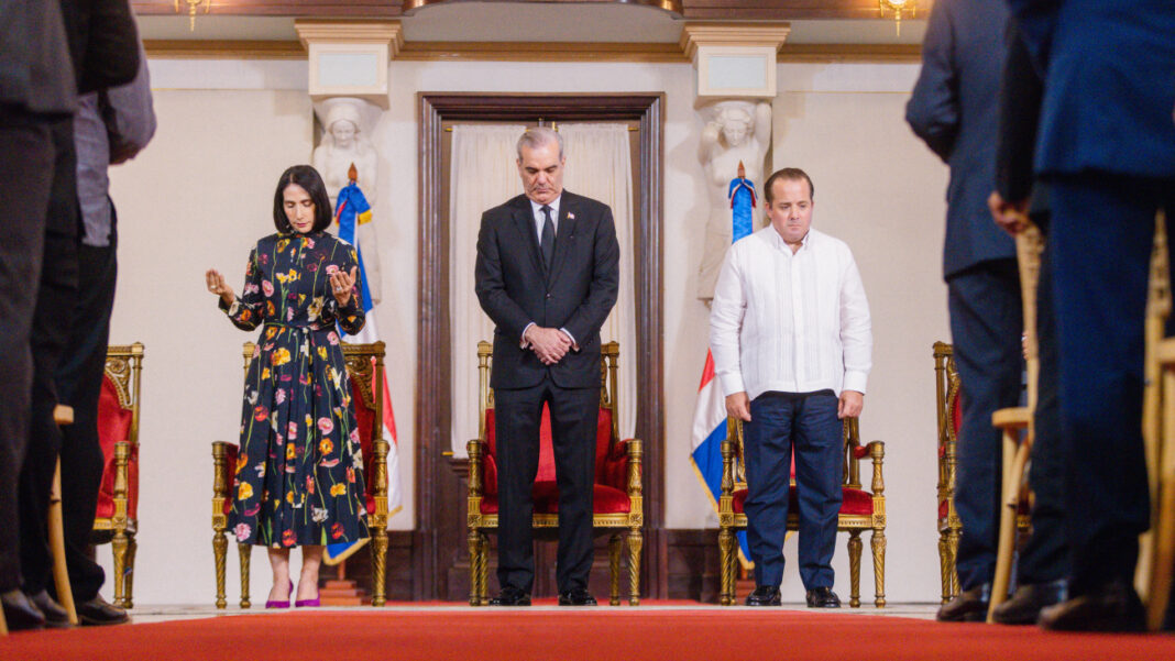 Abinader encabeza jornada nacional de oración por la República Dominicana Abinader encabeza jornada nacional de oración por la República Dominicana